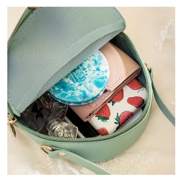 💝Boutique 🖤😻Mini Cat Crossbody Bag😻🖤 - Picture 3 of 4